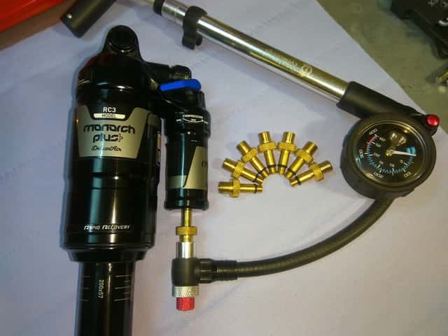 Переходник для накачки компенсационных камер амортизаторов RockShox, DVO, Fox