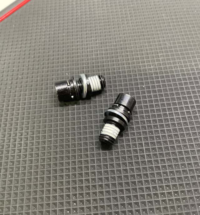 Болт крепления отскока вилки RockShox