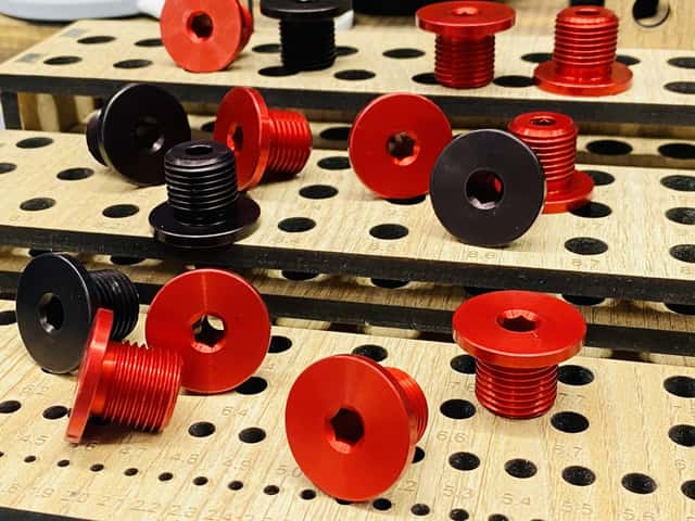 Marzocchi Monster/Shiver | болт для оси | чёрный