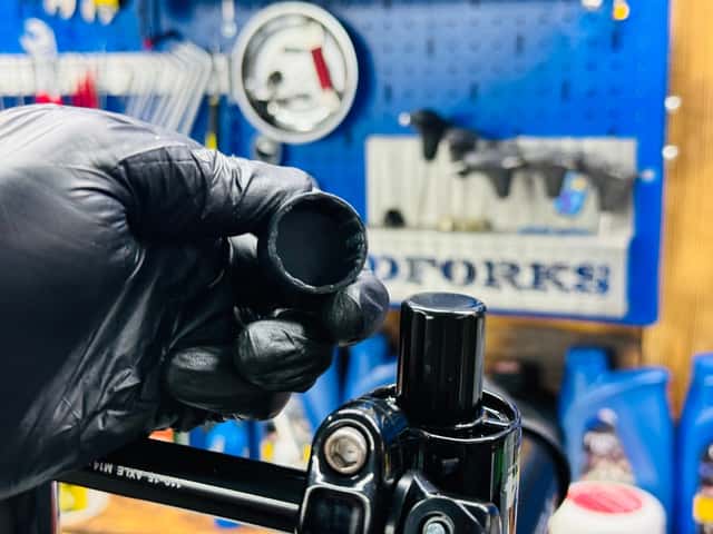 Открывашка для нижнего колпачка вилок Fox